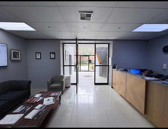 700M² OFFICE FOR SALE IN FOURWAYS
